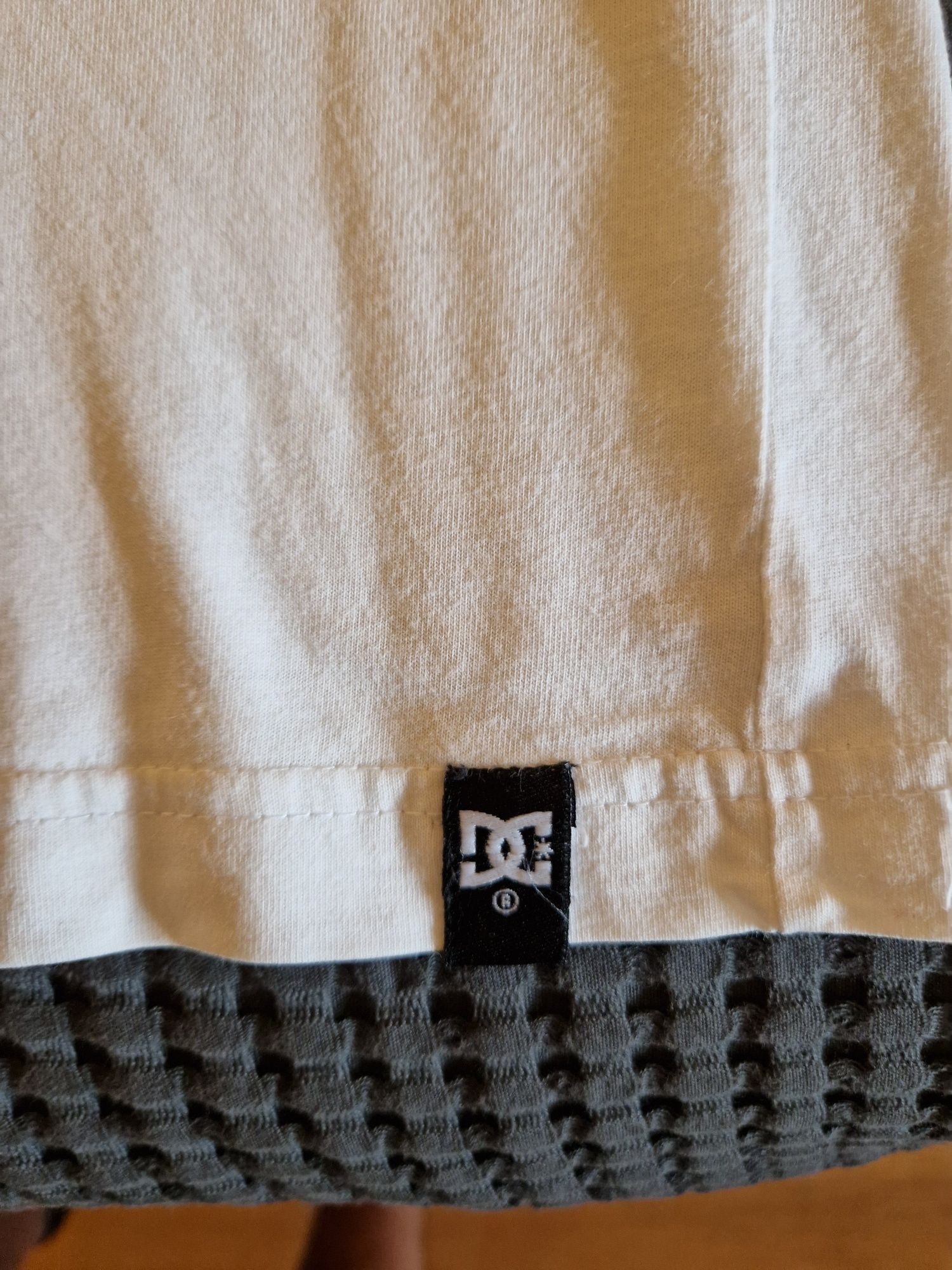 T-shirt DC Shoes branca - tamanho S
