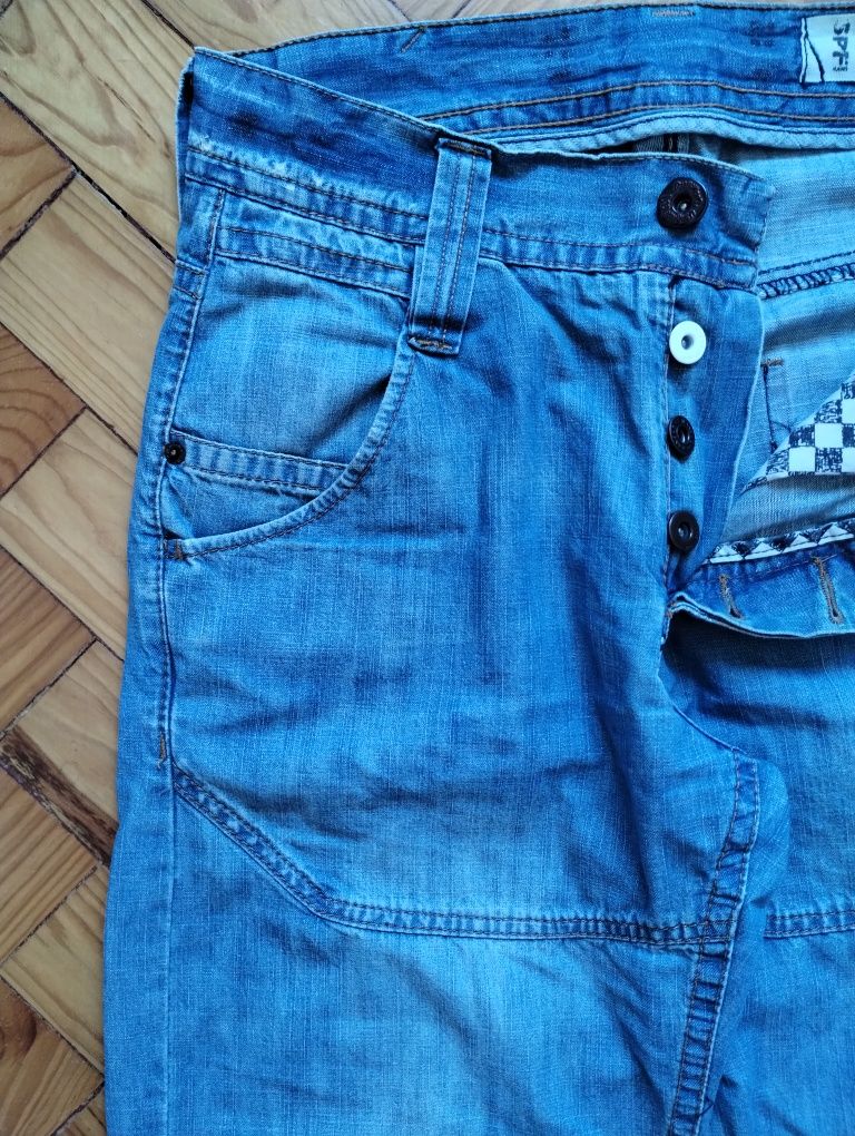 Calças de ganga Pull and Bear, modelo Baggy tamanho 38