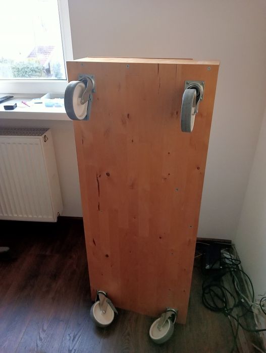 Szafka sosnowa pod telewizor Ikea