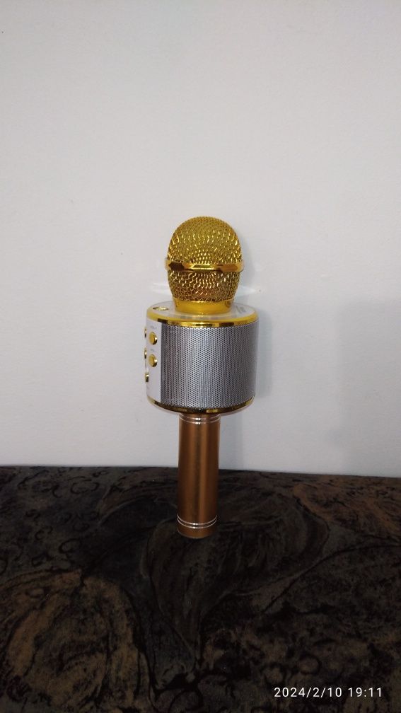 Мікрофон золотистий