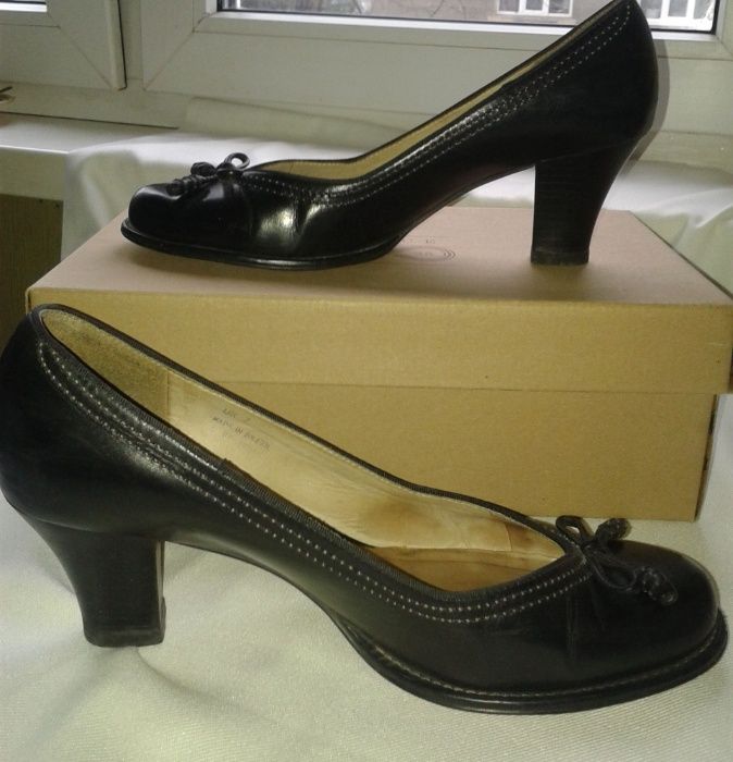 Туфли черные женские Clarks натур.кожа б/у, р.41 продам