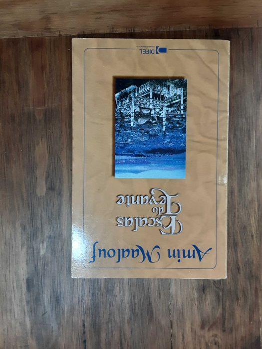 Livros de Marion Zimmer Bradley e Amin Maalouf