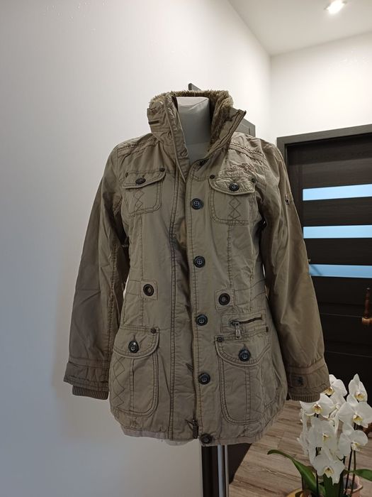 Zimowa kurtka damska S" guesto rozm 38.