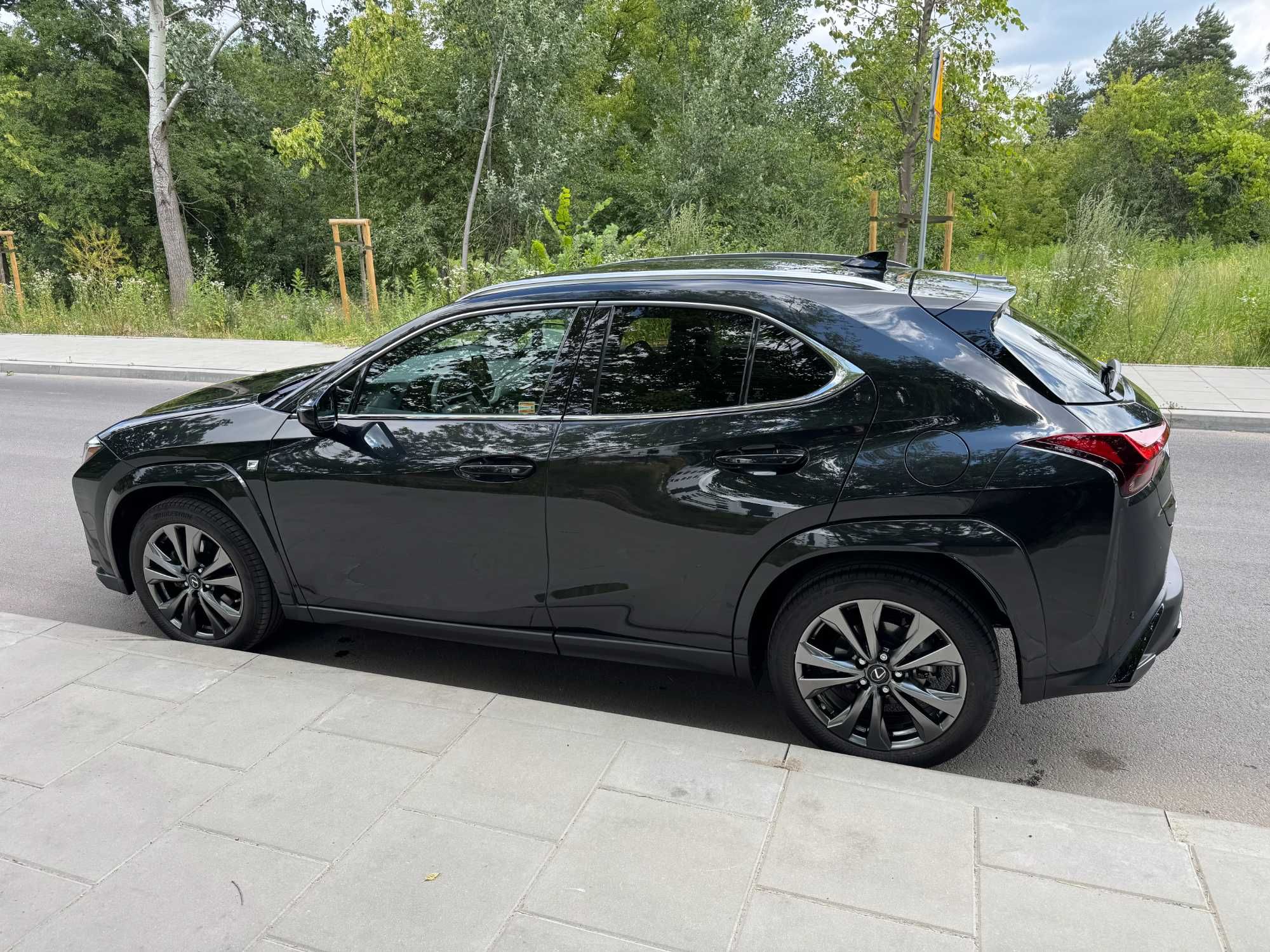 Wynajem Lexus UX 2,0 Hybrid Dynamic Force 184 KM AWD. Wypożyczalnia