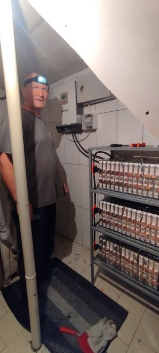 Сонячна станція, сєс гібридний інвертор збірка акамуляторів