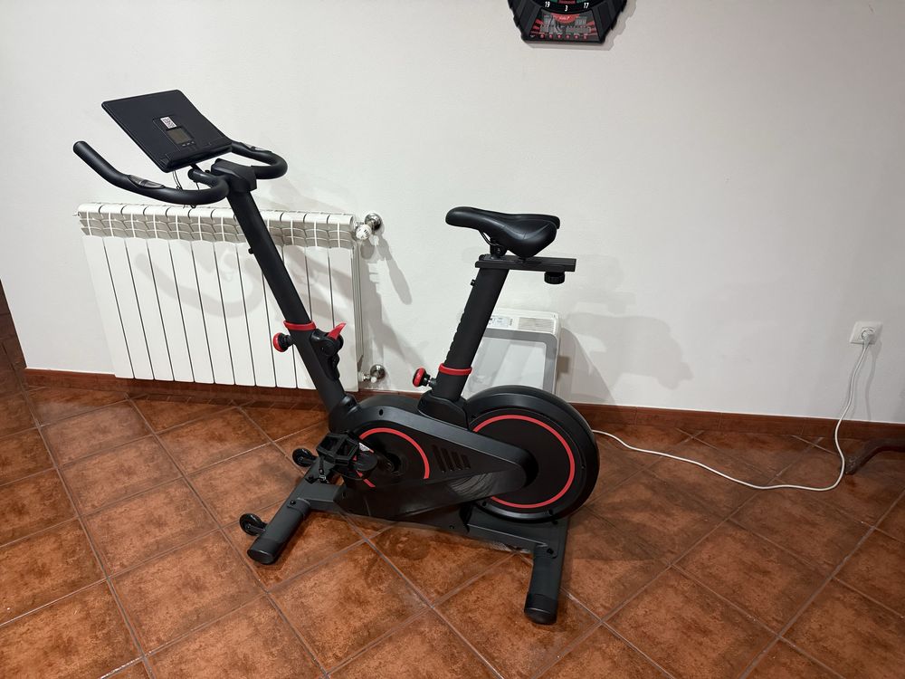 Bicicleta Estática com conexão Zwift e Fitshow