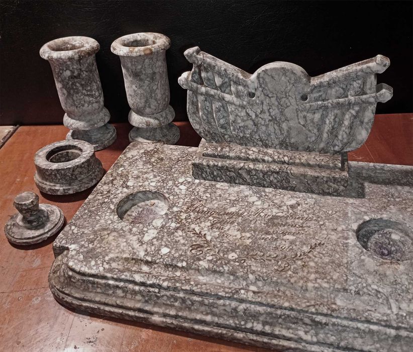 Вінтажні настільні прибори та аксесуари, Мармур. Порцеляна. Бісквіт