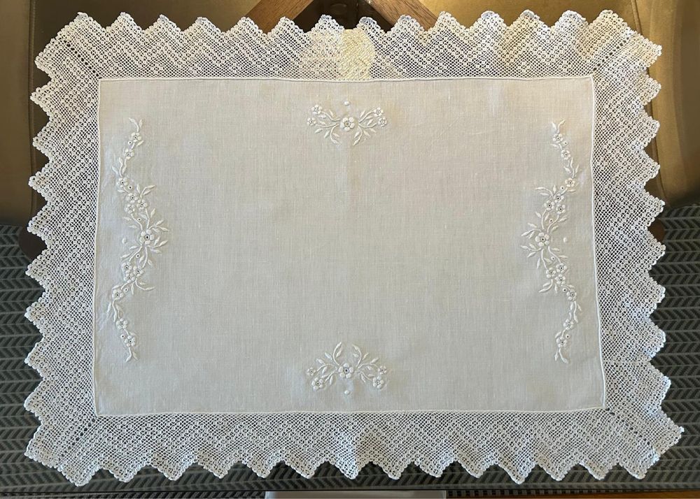 Renda naperon crochet bordado linho centro de mesa floral