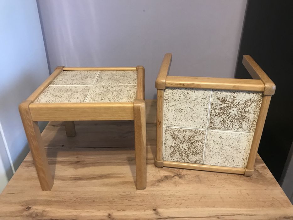 Sprzedam dwa taboreciki z kafelkami PRL