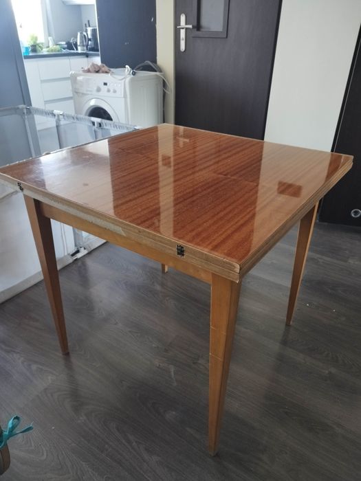 Stół kwadratowy rozkładany drewniany PRL vintage retro oryginał 1977