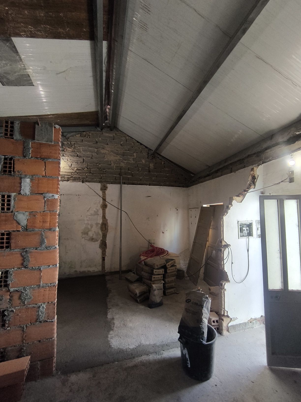 Vendo casa com obras em Andamento