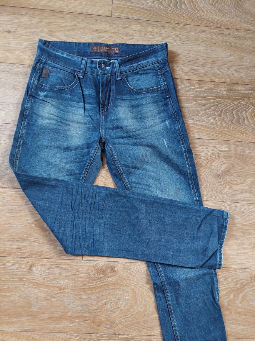 Spodnie męskie jeansowe Cropp 30/32 z przetarciami