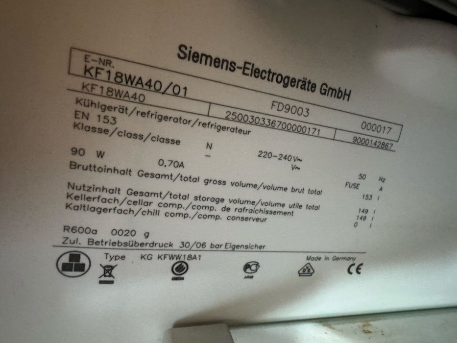 Chłodziarka ( winiarka ) do wina Siemens  KF 18WA40 S-Line