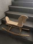 Konik drewniany bujany
