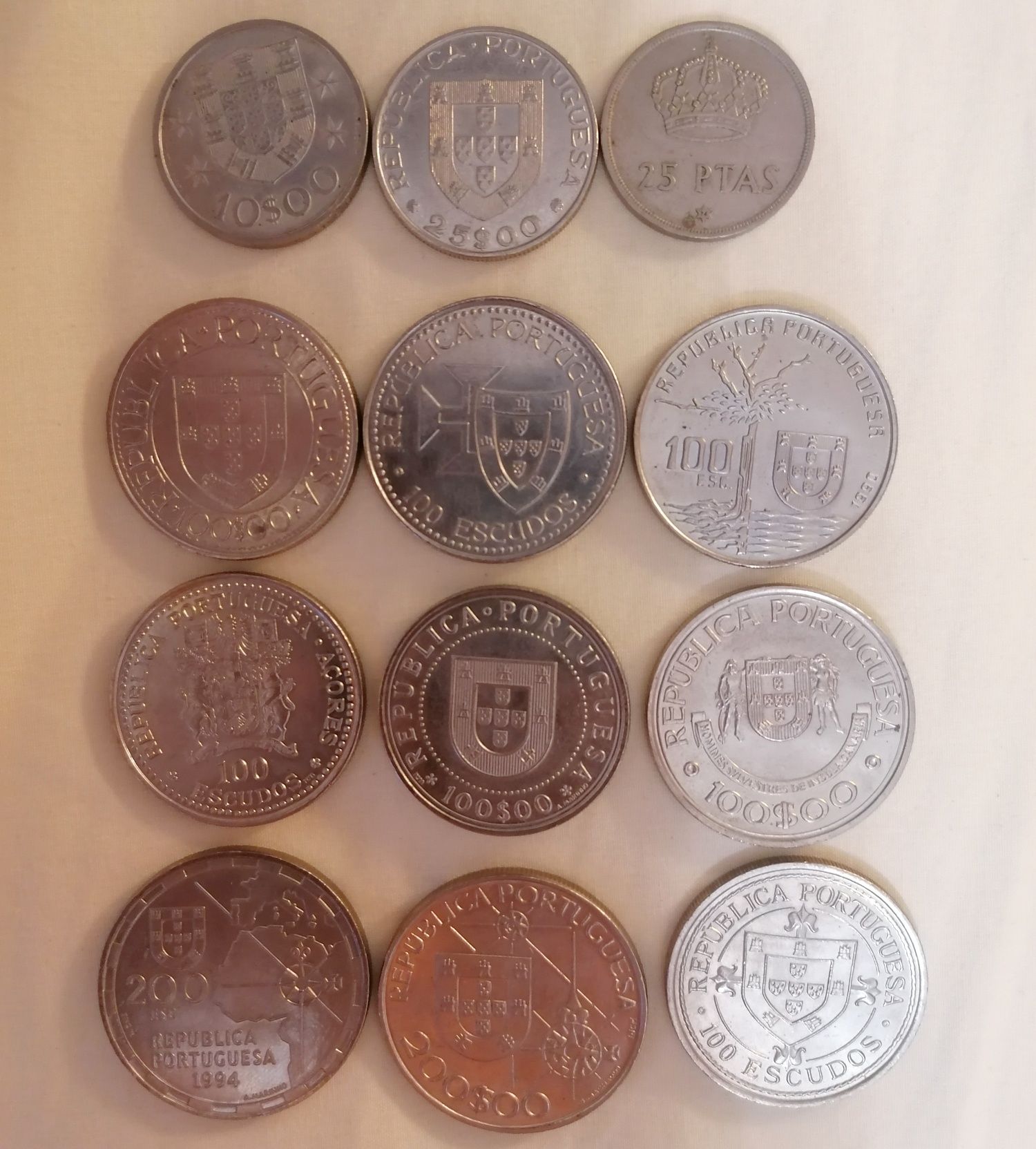 Moedas comemorativas em escudos e Medalha General Ramalho Eanes 1935