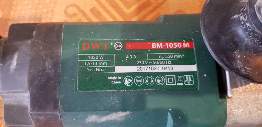Дрель-миксер DWT BM-1050 M