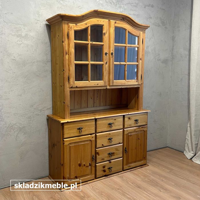 150925 Niewielki skandynawski kredens sosnowy z przeszkloną witryną