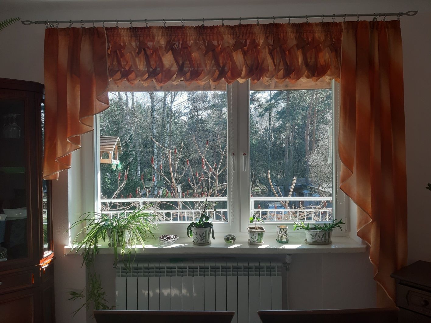 Zaslony do okien z draperią