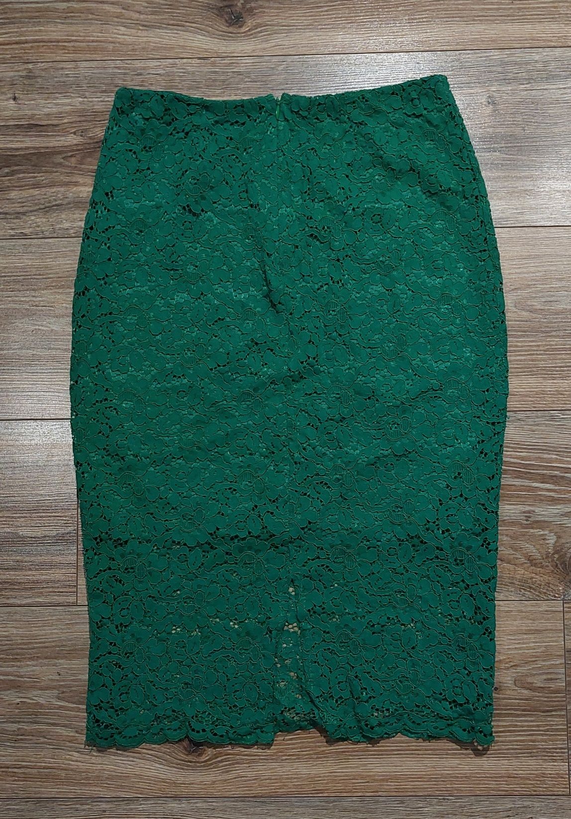 Elegancka, ołówkowa spódnica z zielonej koronki. Top Secret 40