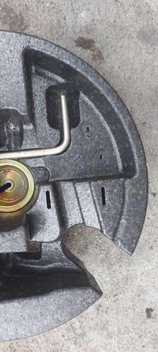 Wklad w kolo dojazdowe bmw e60 e61 komplet