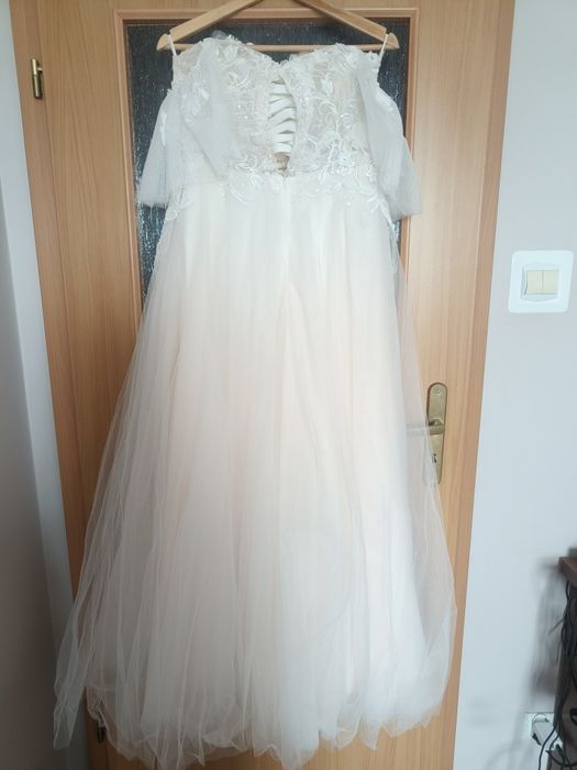 Suknia ślubna plus size