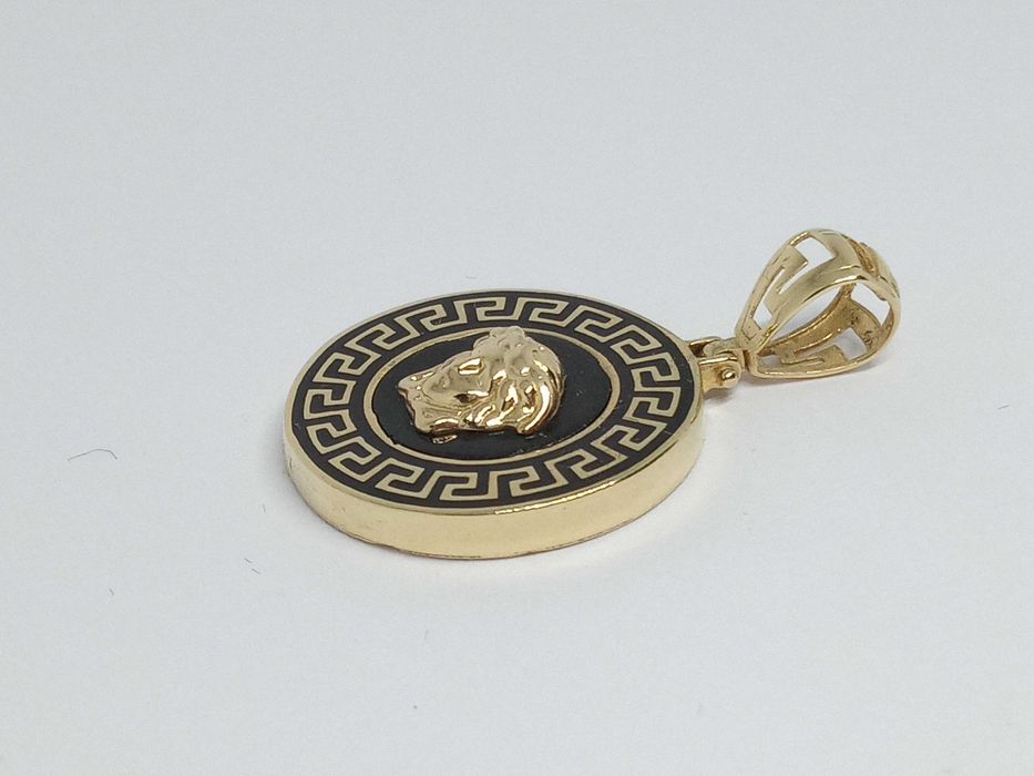 Lombardowski. Jak nowa złota zawieszka Versace pr.585