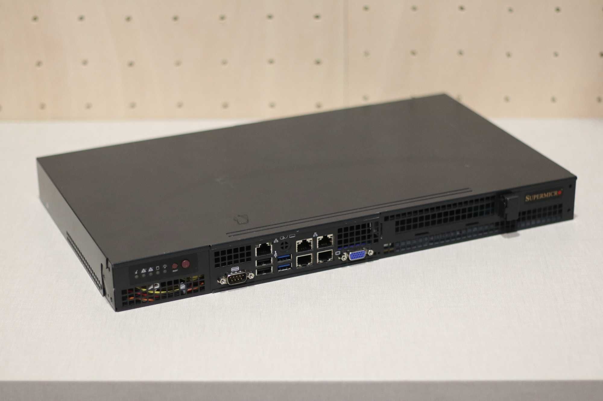 Servidor Supermicro A1SRI-2758F