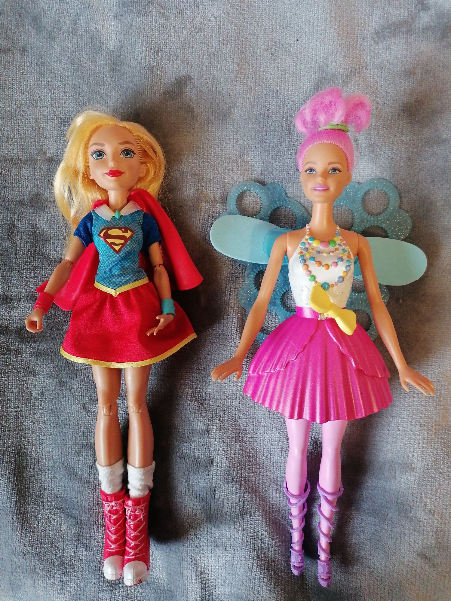 Dwie lalki wróżka i superbohaterka