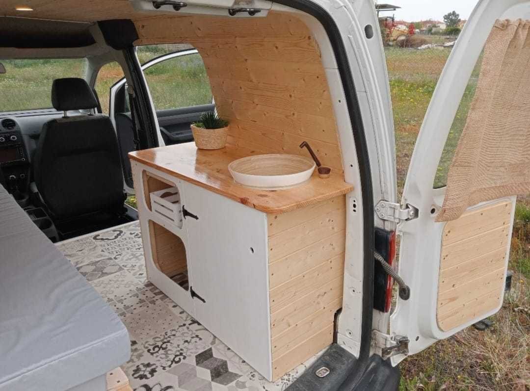 Volkswagen Caddy 2010 – Mini Camper equipada e pronta a viajar