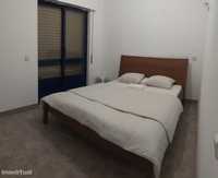261023 - Belo quarto com cama de casal em Azeitão