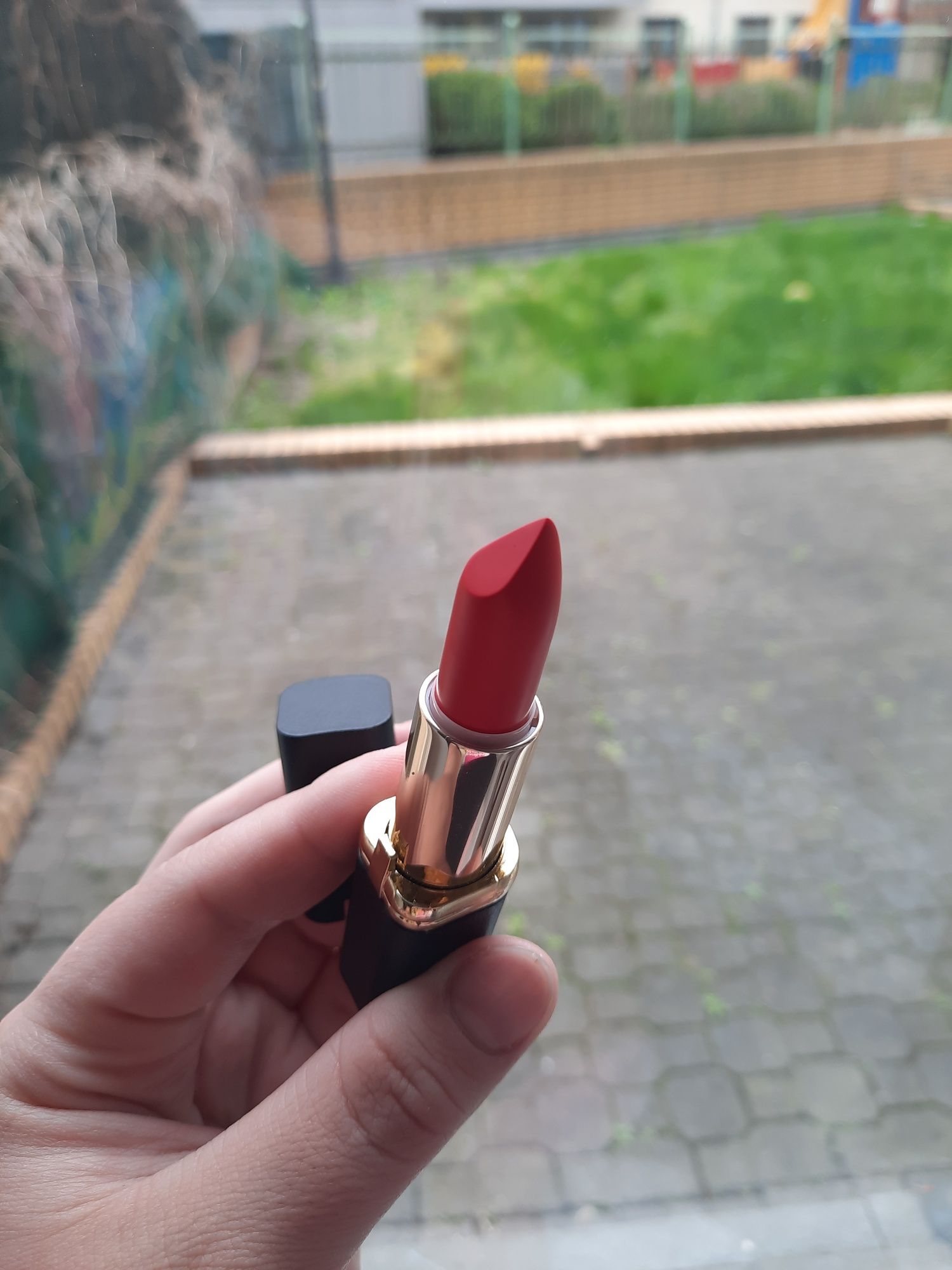 LOREAL pomadka color riche matte retro red 344