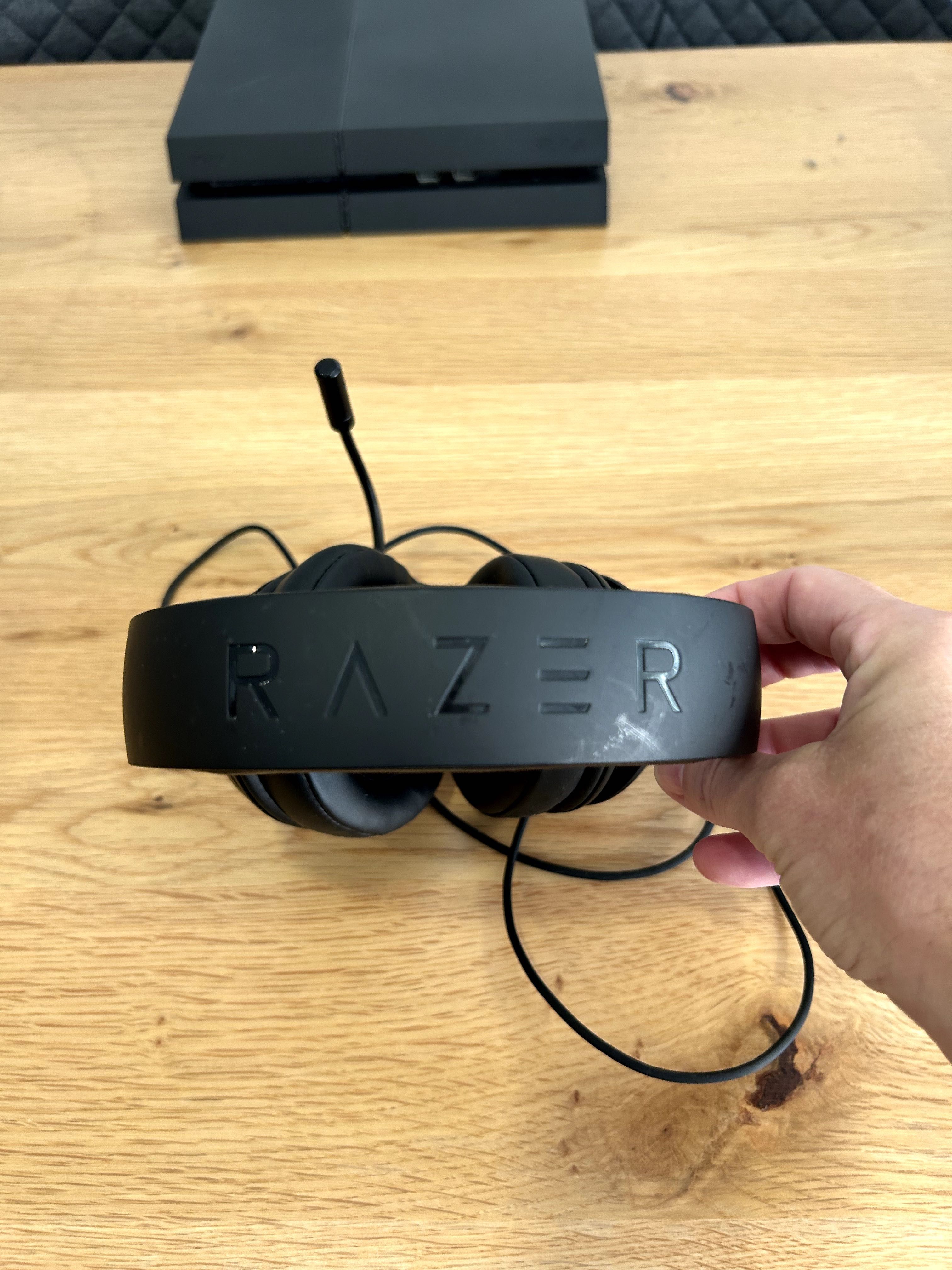 Playstation 4 fat, comando e fone da Razer