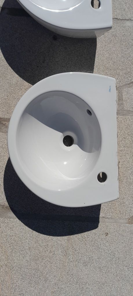 2 lavatórios para casa de banho