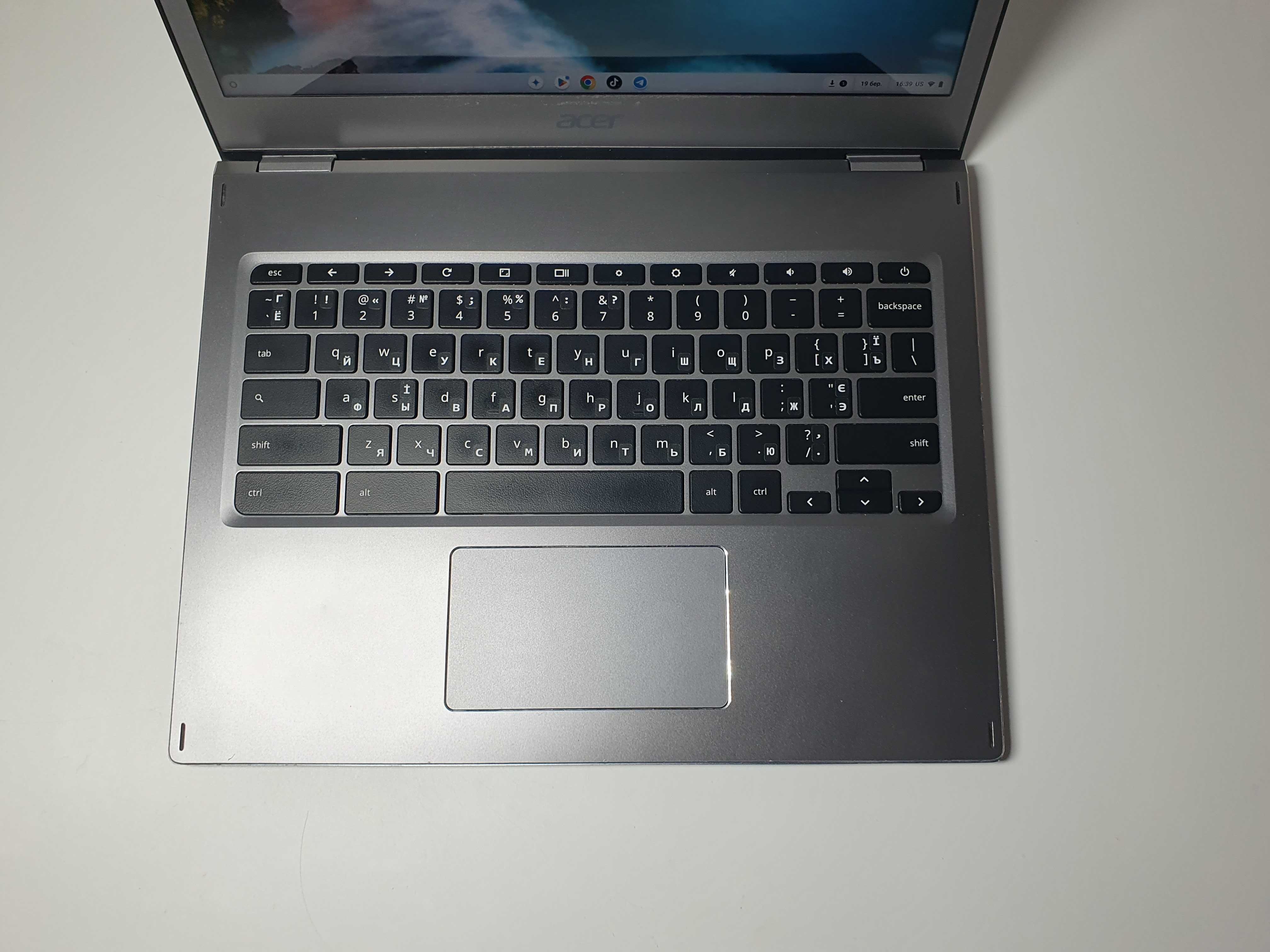 Acer CB713 хромбук 13.5' 4к IPS  Intel i3-8130, 8Gb ОЗУ. SSD 32 GB
