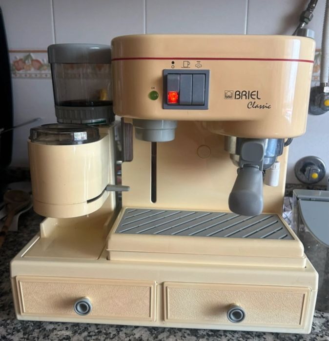 Maquina de café com moedor