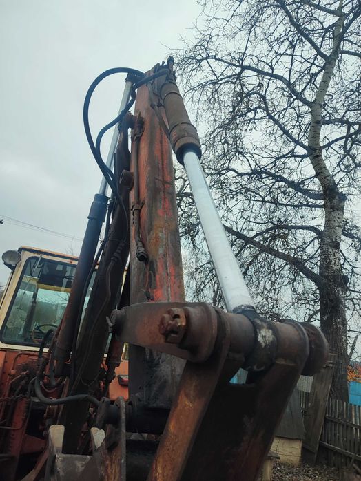 Установка екскаватора на юмз.