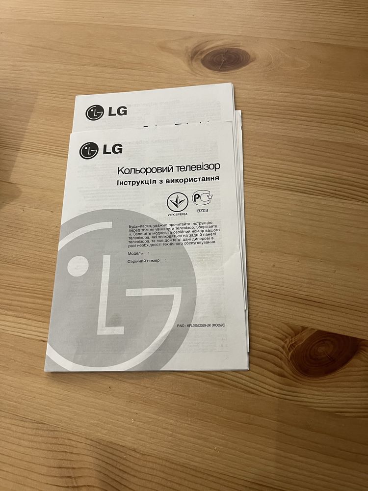 Продам телевізор LG з кронштейном для кріплення на стіну та тюнером Т2