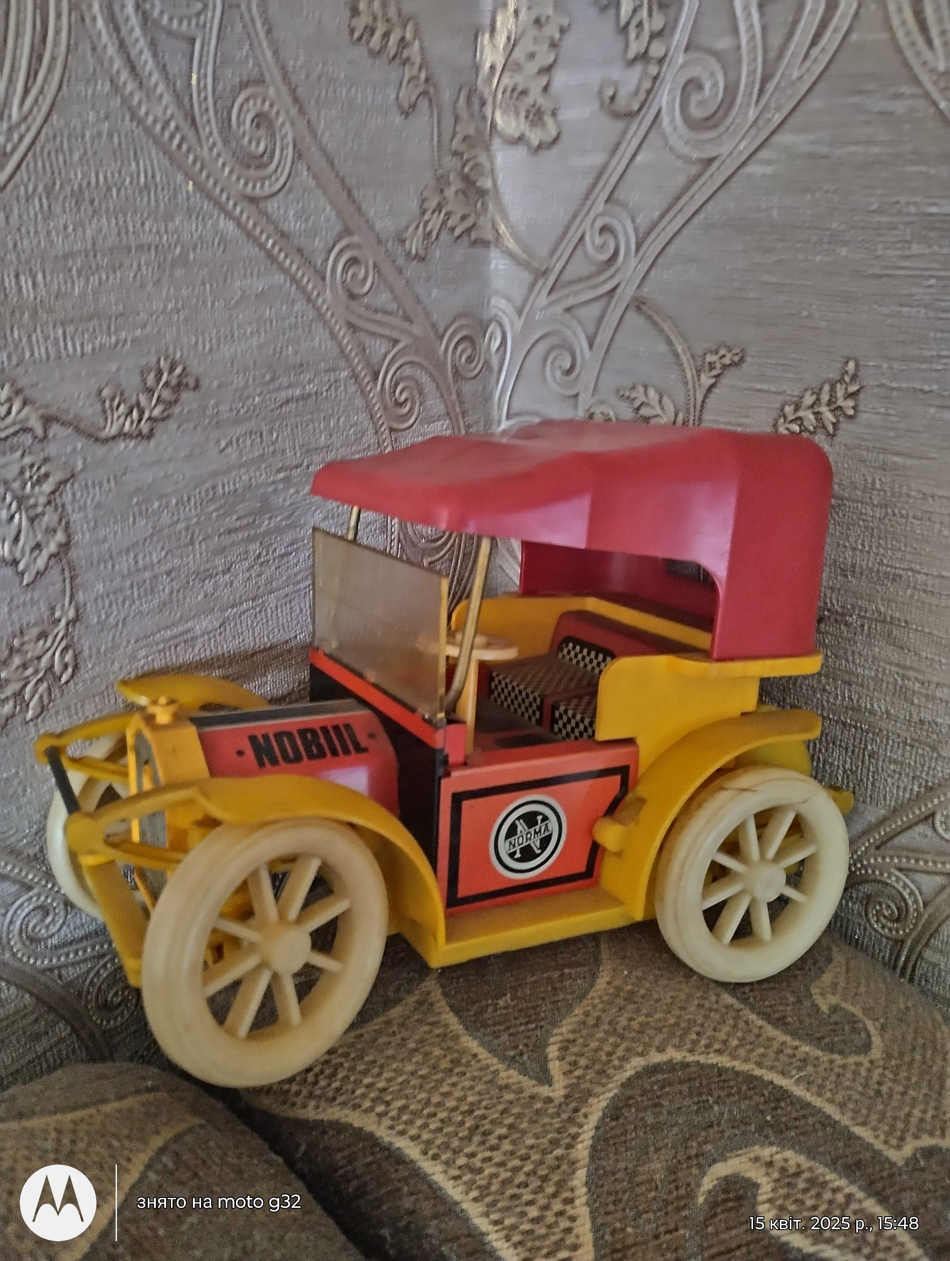 Машинка игрушечная на батарейках (Времён СССР)