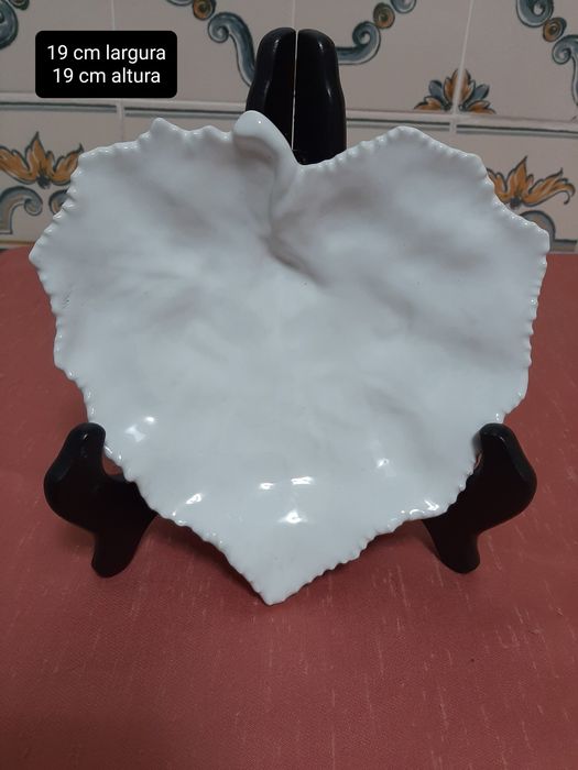 Elegante peça " Bordal Pinheiro "