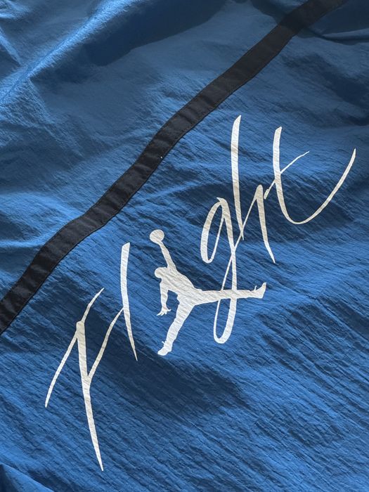Куртка чоловіча Air Jordan Essentials Woven Jacket Blue FN4537-457