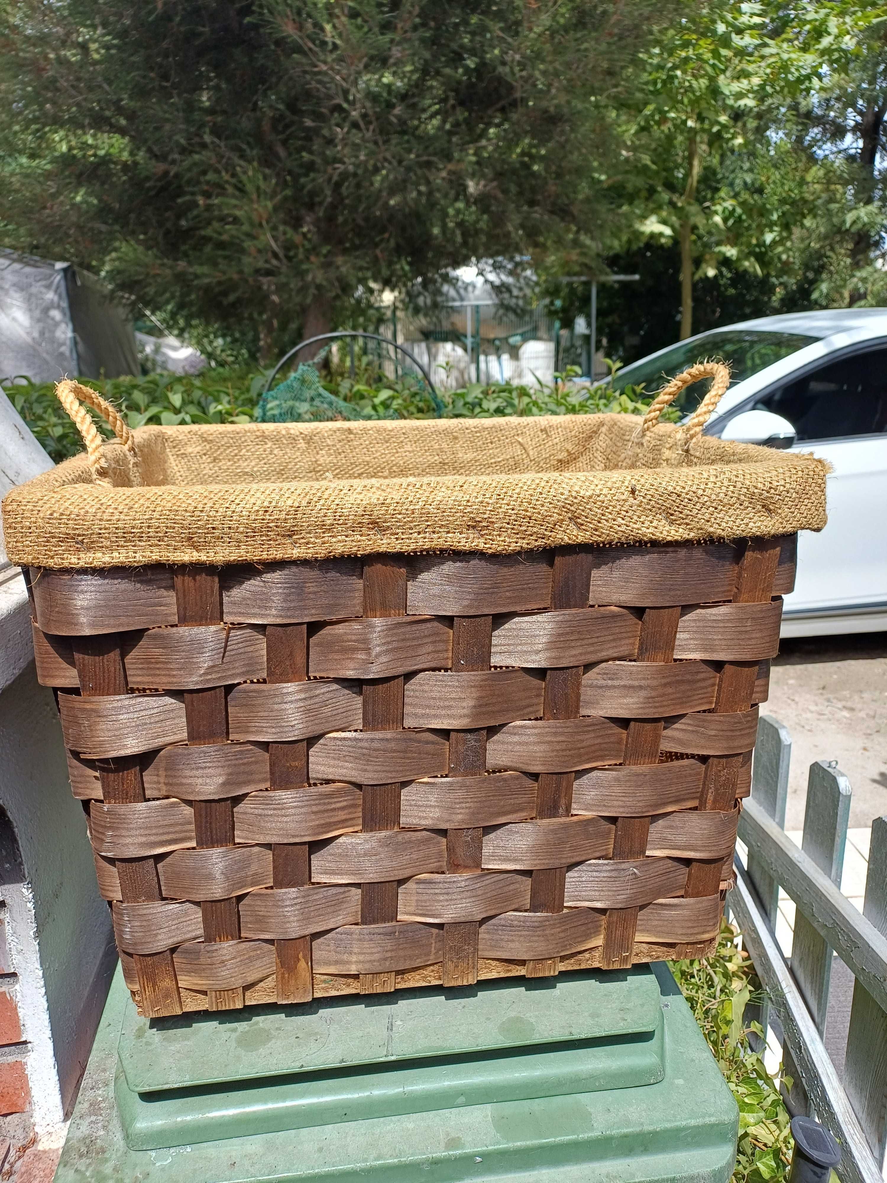 Cesta para lenha ou pinhas