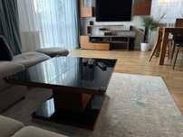 Drewniane meble do salonu i jadalni firmy Paged