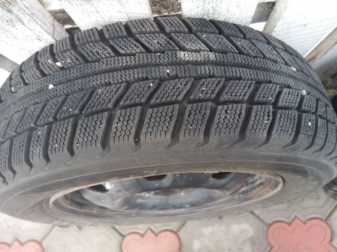 Продам колеса з ковпаками 175/65R14 82T