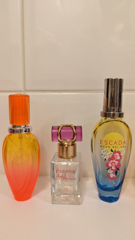 Coleçao frascos de Perfume Escada