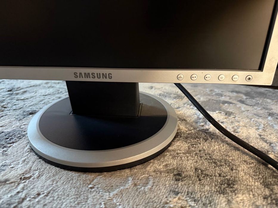 Продам монитор Samsung Syncmaster 940bf