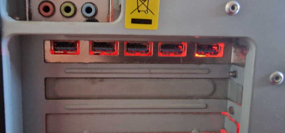 PC completo - Windows 11 Pro - 8gb RAM Intel QuadCORE 2