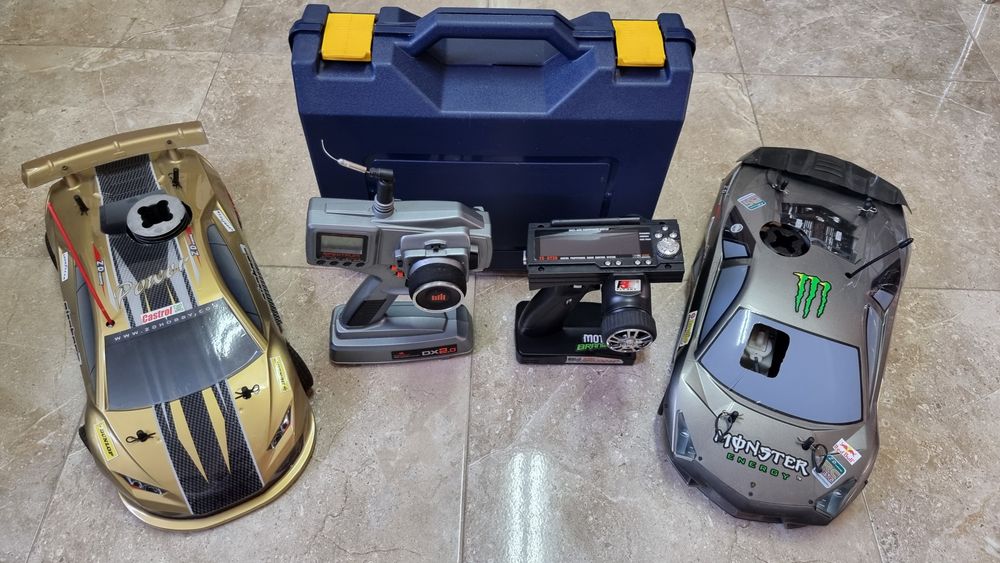 Carros (2) Telecomandados a Gasolina (HPI e Futaba RC) + acessórios