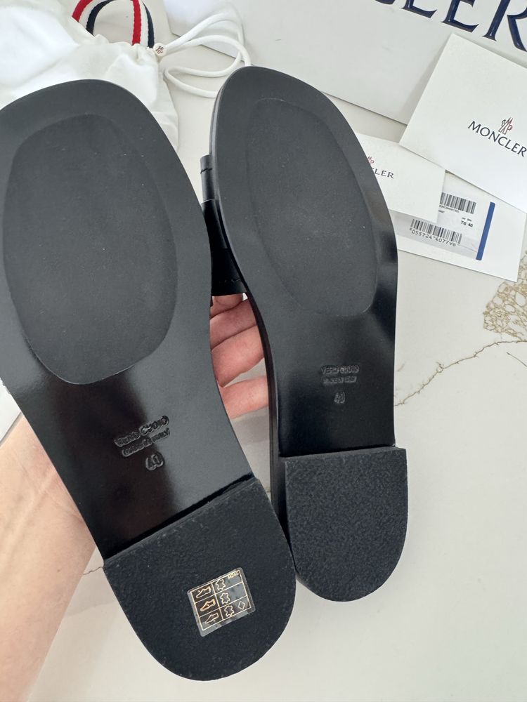 -40% MONCLER czarne KLAPKI BELL skórzane zlote logo 100% Oryginalne 40
