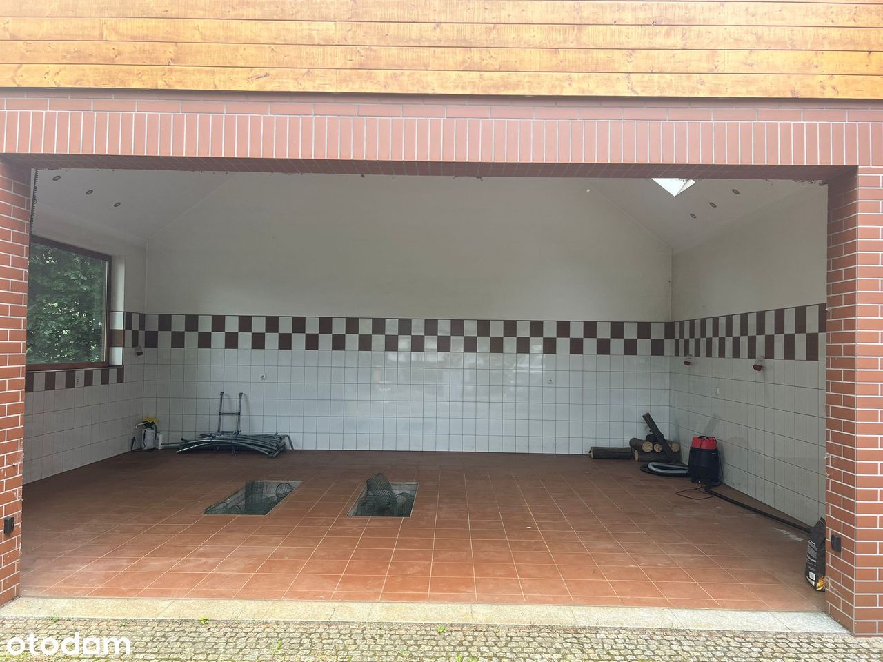 Magazyn z bramą 2,6 m – Koleczkowo – 48 m²