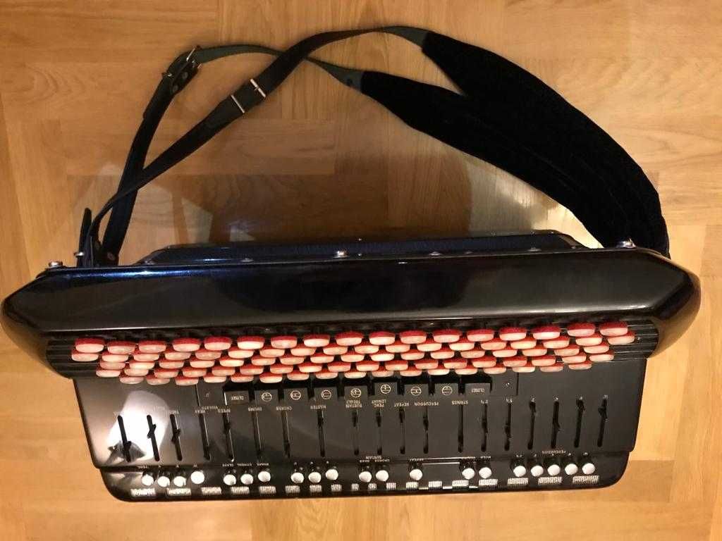 Akordeon guzikowy Universal musette 120 basów electro bardzo dobry sta